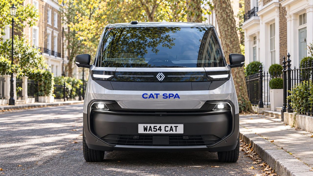 Front view of a 4 Paws Mobile Cat Spa with CAT SPA on the bonnet